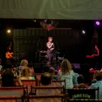 Zdjęcie: Dziewczyna Aferzysty fotografuje / mat. pras/ Materiały prasowe