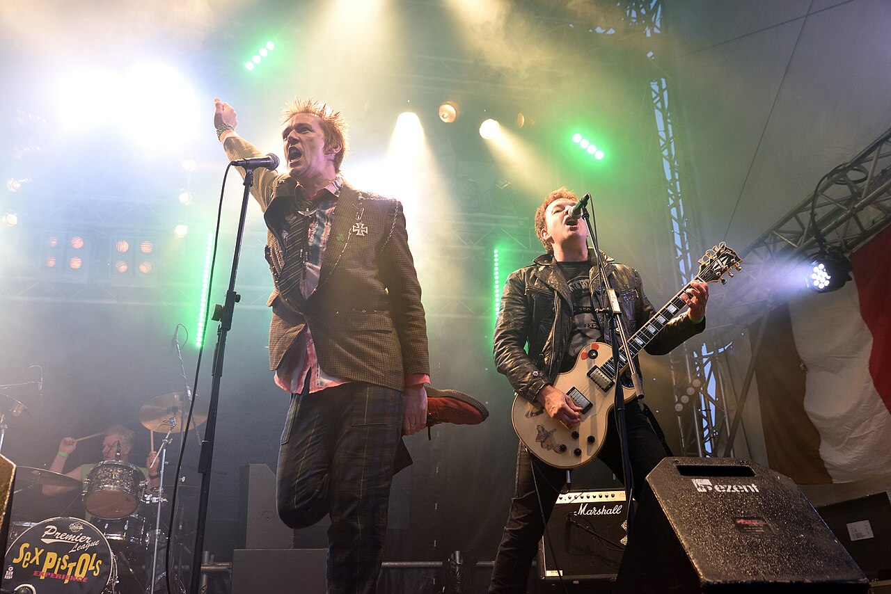 Sex Pistols w Poznaniu. Te zespoły inspirowały się legendą punk rocka